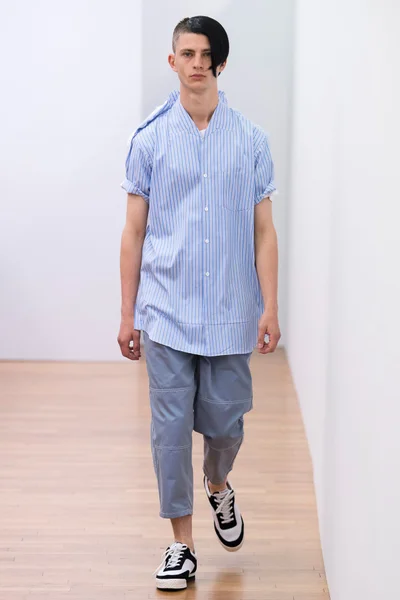 Look 15